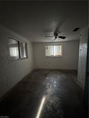Empty room, Interior