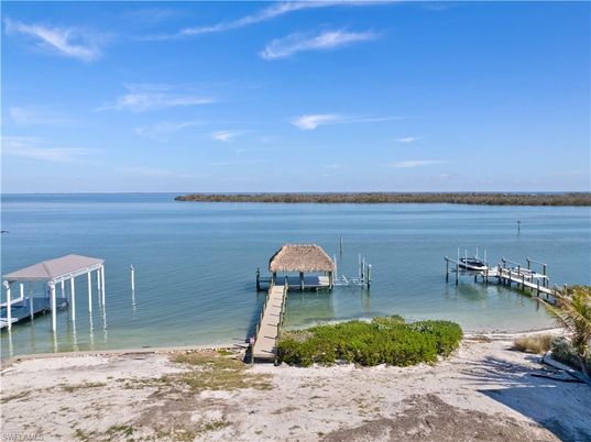 Exterior, Lake