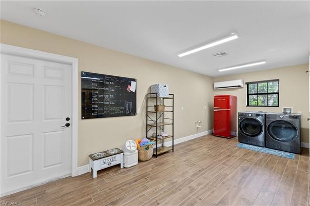Interior, Washer, Wood Texture Flooring