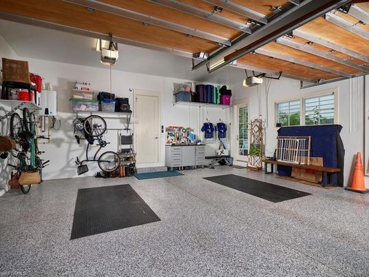 Fitness Equipment, Garage, Interior, Wooden Beams