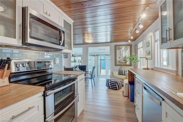 Dining room, Interior, Kitchen, Stainless Steel Appliances, Wooden Ceilings, Wood Texture Flooring