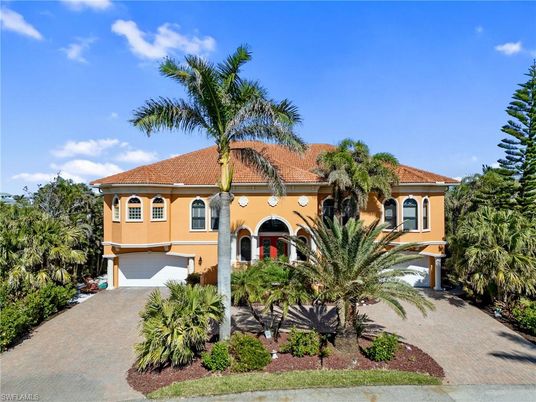Attached, Exterior, Facade, Mediterranean