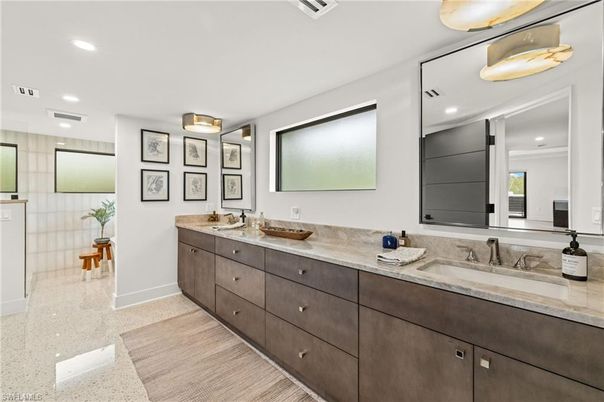 Bathroom, Dual Sink Vanities, Interior, Recessed Lighting