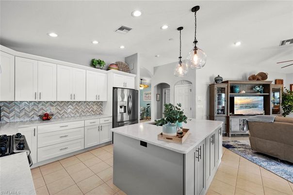 Interior, Kitchen, Living room, Pendant Lights, Recessed Lighting, Stainless Steel Appliances