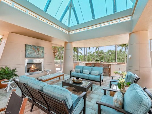 Exterior, Fireplace, Interior, Living room