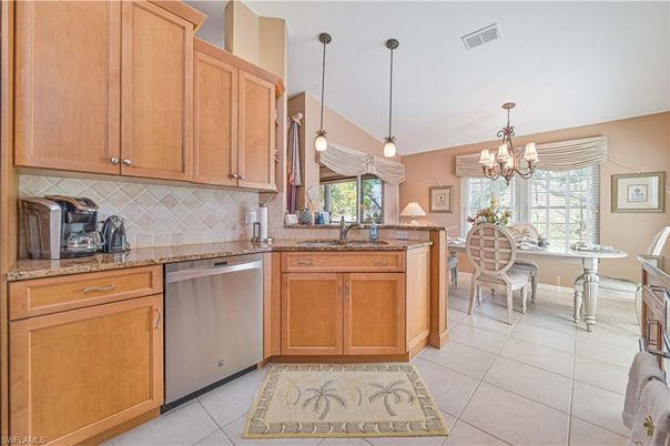 Chandelier, Dining room, Interior, Kitchen, Pendant Lights