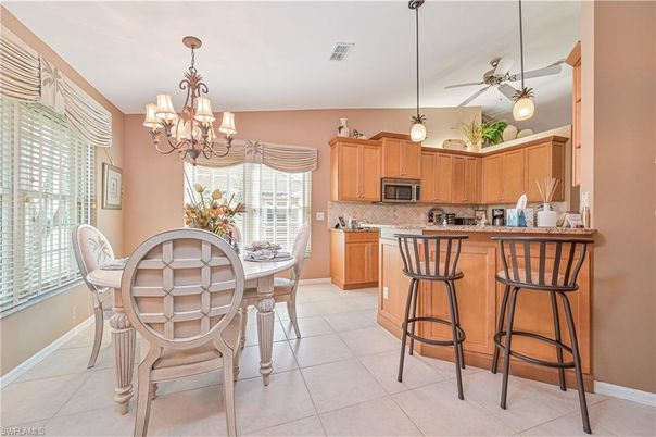 Chandelier, Dining room, Interior, Kitchen, Pendant Lights