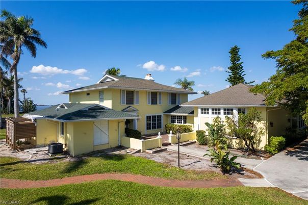 Attached, Backyard, Exterior, Facade, Georgian