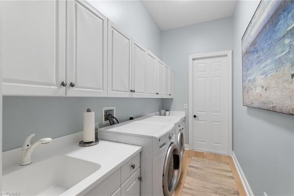 Interior, Washer, Wood Texture Flooring