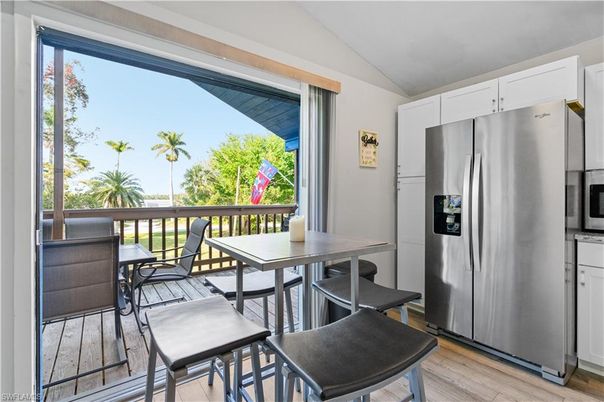Dining room, Interior, Kitchen, Stainless Steel Appliances, Wood Texture Flooring