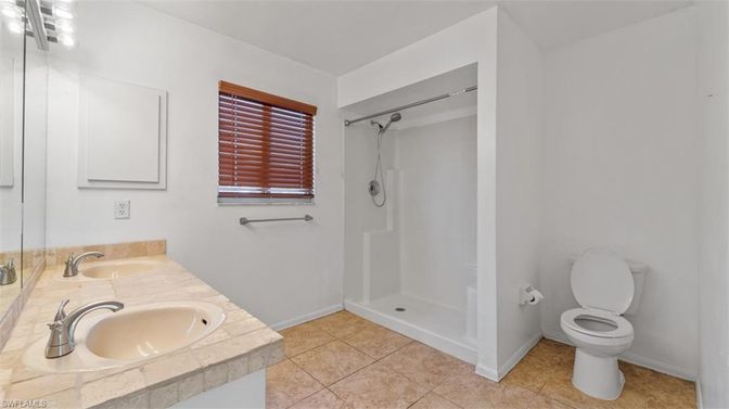 Bathroom, Interior, Tile Countertops