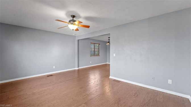 Empty room, Interior, Pendant Lights, Wood Texture Flooring