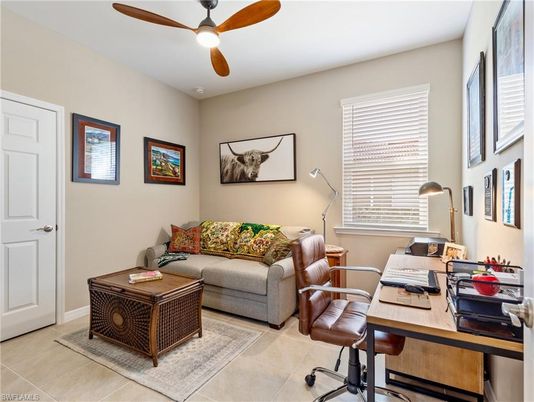 Home Office, Interior