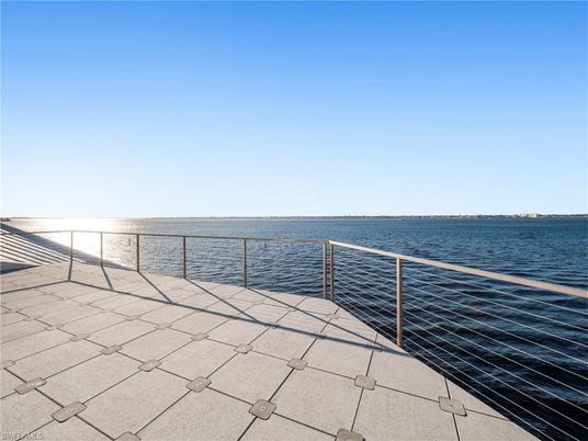 Exterior, Lake