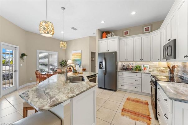 Dining room, Interior, Kitchen, Pendant Lights, Recessed Lighting, Stainless Steel Appliances