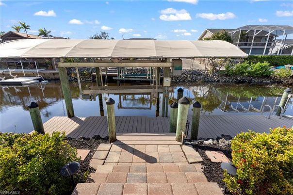 Exterior, Lake