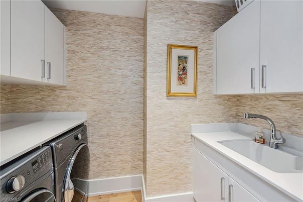 Interior, Washer, Wood Texture Flooring