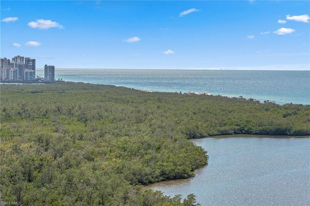 Exterior, Lake