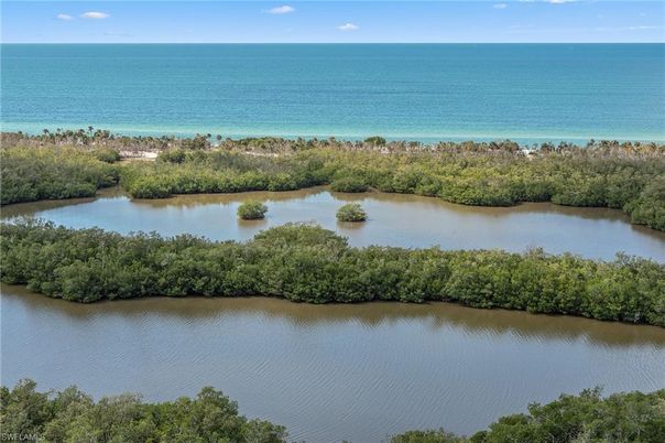 Exterior, Lake