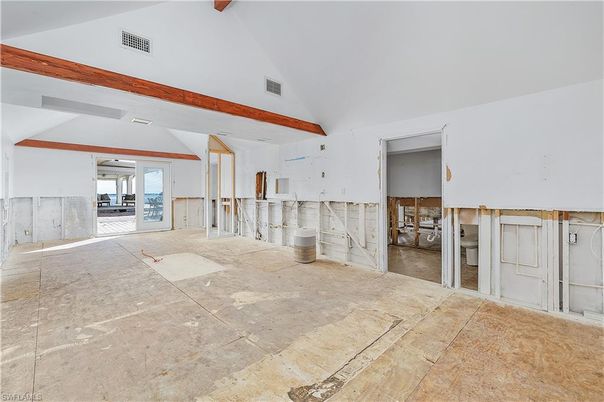 Empty room, Interior, Wooden Beams