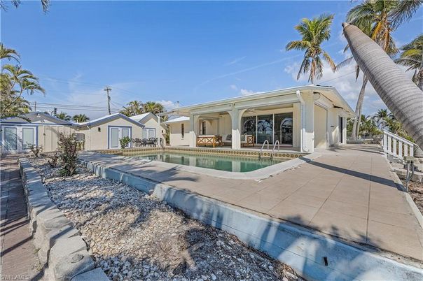 Exterior, Pool
