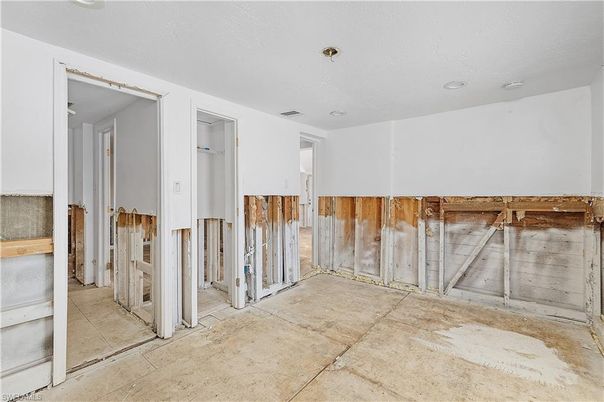 Empty room, Interior, Recessed Lighting