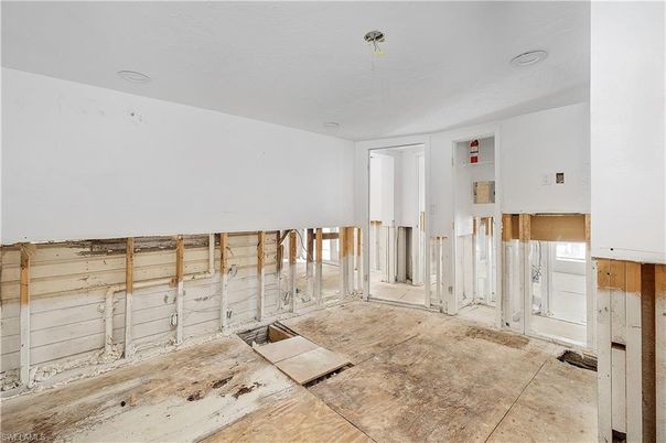 Empty room, Interior, Recessed Lighting