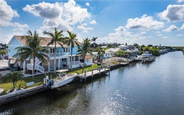 Exterior, Lake