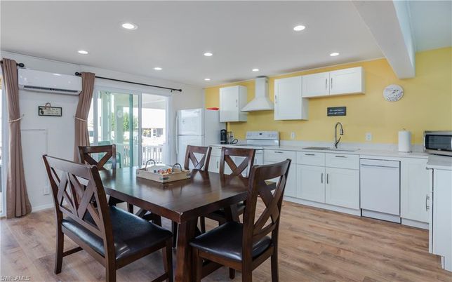 Dining room, Interior, Kitchen, Recessed Lighting, Wood Texture Flooring