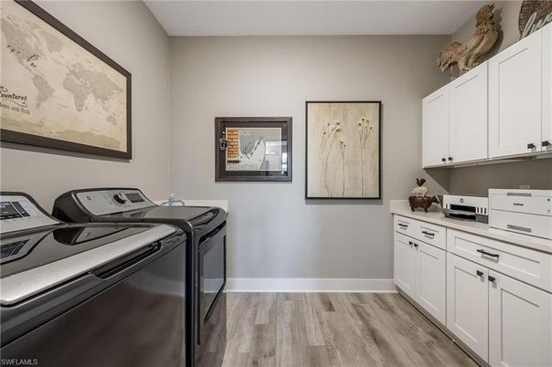 Interior, Washer, Wood Texture Flooring