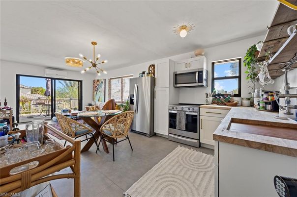 Dining room, Interior, Kitchen, Pendant Lights, Stainless Steel Appliances