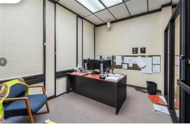 Home Office, Interior