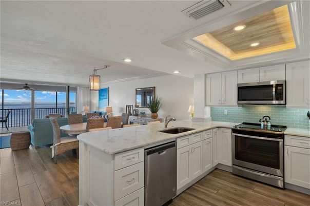 Dining room, Interior, Kitchen, Living room, Pendant Lights, Recessed Lighting, Stainless Steel Appliances, Wood Texture Flooring