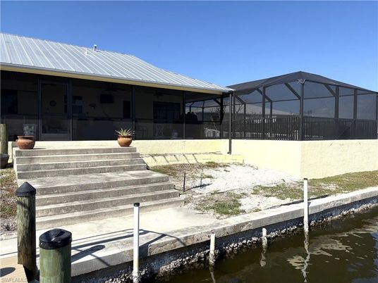 Exterior, Lake