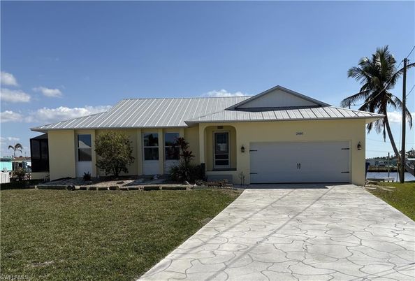 Attached, Exterior, Facade, Ranch