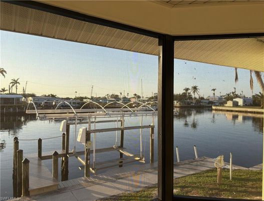 Exterior, Lake