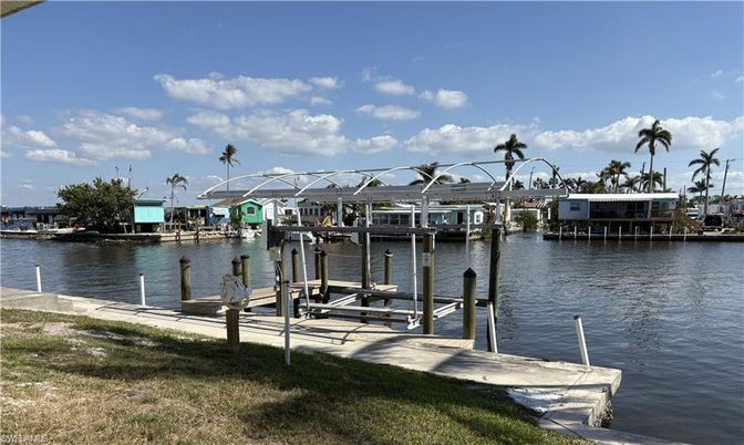 Exterior, Lake
