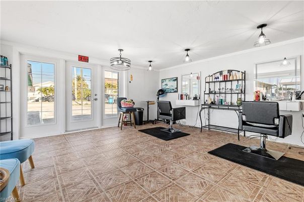 Home Office, Interior