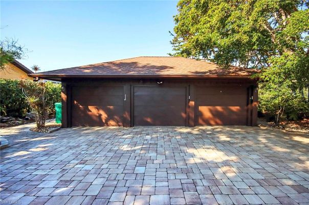 Detached Garage, Exterior