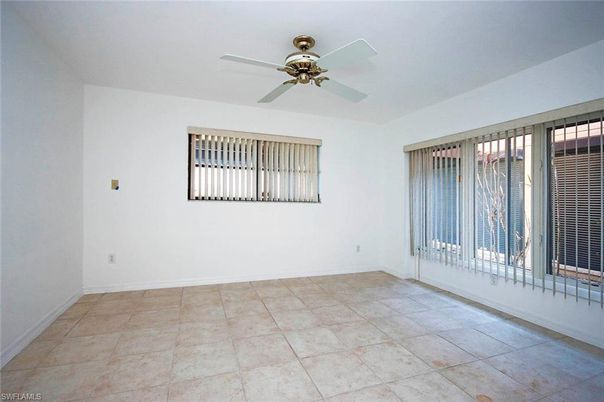 Empty room, Interior