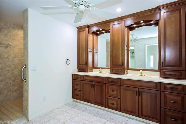 Bathroom, Dual Sink Vanities, Interior, Recessed Lighting
