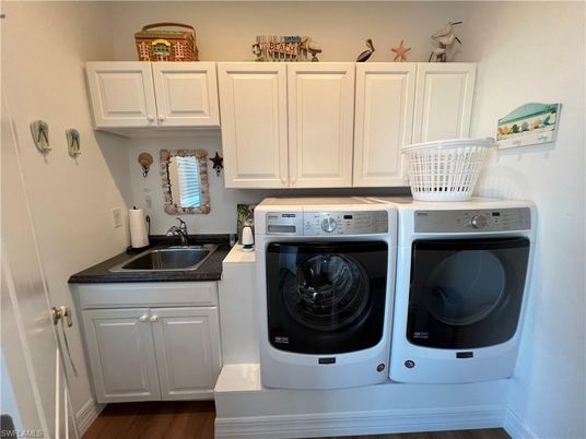 Interior, Washer, Wood Texture Flooring