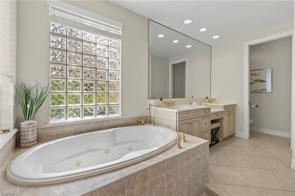 Bathroom, Interior, Recessed Lighting