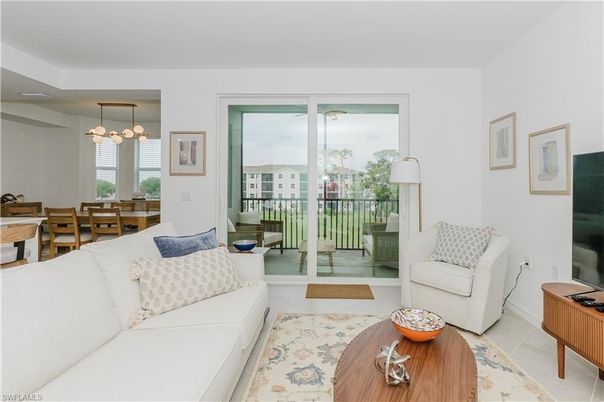 Dining room, Interior, Living room, Pendant Lights