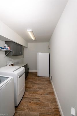 Interior, Washer, Wood Texture Flooring