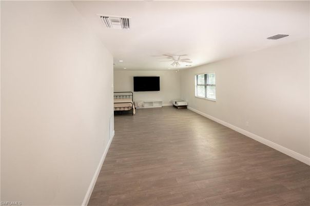 Empty room, Interior, Recessed Lighting, Wood Texture Flooring
