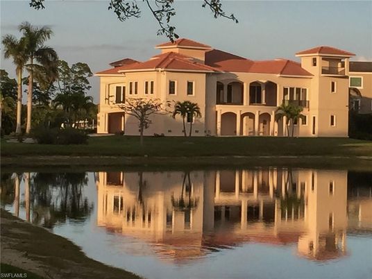 Exterior, Facade, Lake, Mediterranean