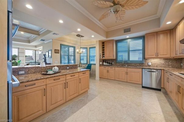 Chandelier, Dining room, Interior, Kitchen, Recessed Lighting, Stainless Steel Appliances