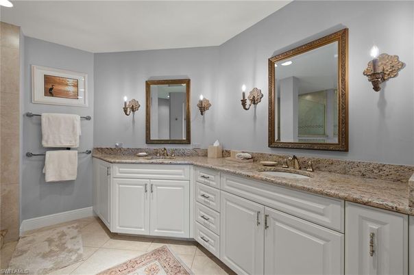 Bathroom, Dual Sink Vanities, Interior