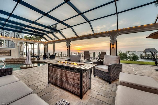 Exterior, Glass Ceilings, Pool, Sun Room, Water